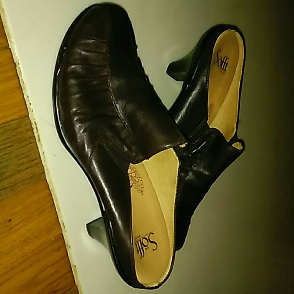 Soffit dress shoes